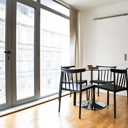 Serviced Apartment In Liverpool City Centre - Free Parking - Balcony - By Happy Days ภายนอก รูปภาพ