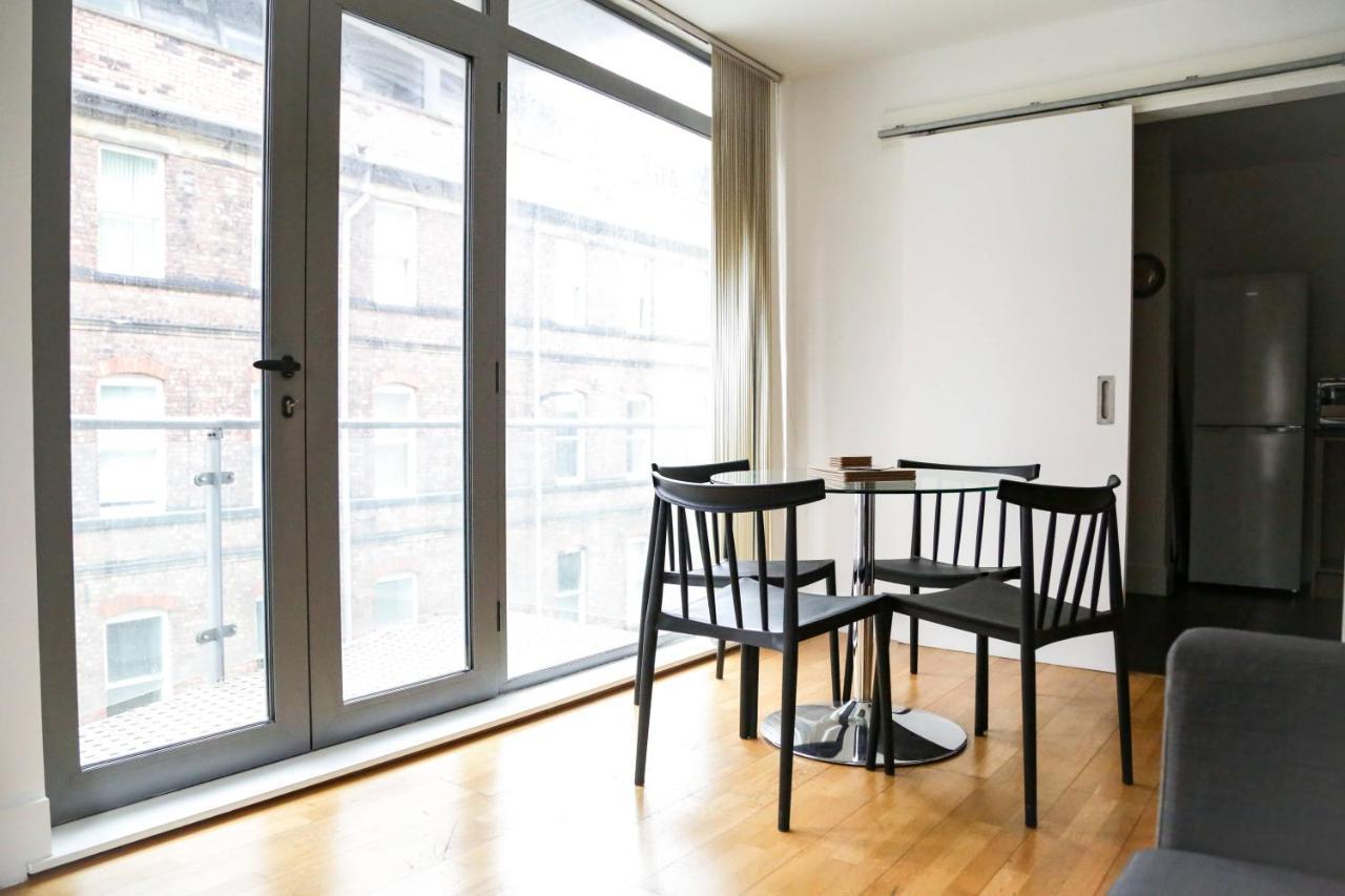Serviced Apartment In Liverpool City Centre - Free Parking - Balcony - By Happy Days ภายนอก รูปภาพ