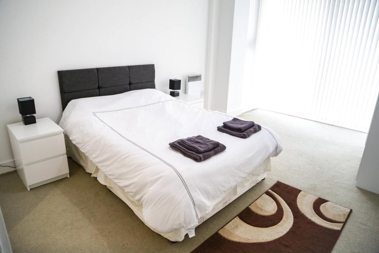 Serviced Apartment In Liverpool City Centre - Free Parking - Balcony - By Happy Days ภายนอก รูปภาพ