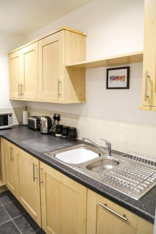 Serviced Apartment In Liverpool City Centre - Free Parking - Balcony - By Happy Days ภายนอก รูปภาพ
