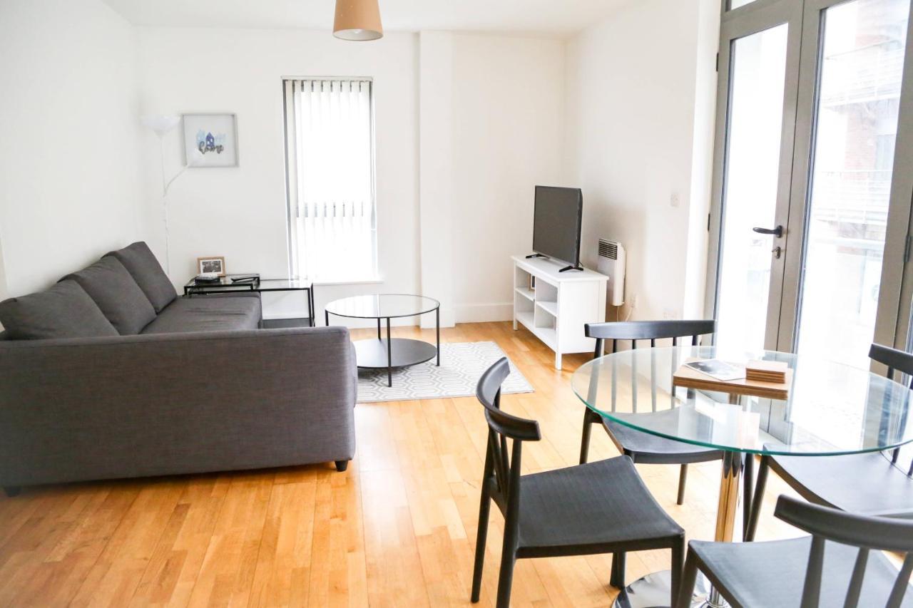 Serviced Apartment In Liverpool City Centre - Free Parking - Balcony - By Happy Days ภายนอก รูปภาพ