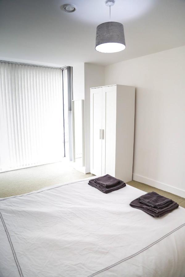 Serviced Apartment In Liverpool City Centre - Free Parking - Balcony - By Happy Days ภายนอก รูปภาพ