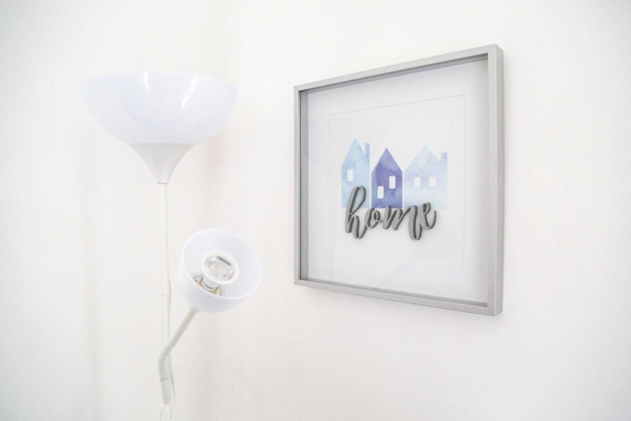 Serviced Apartment In Liverpool City Centre - Free Parking - Balcony - By Happy Days ภายนอก รูปภาพ
